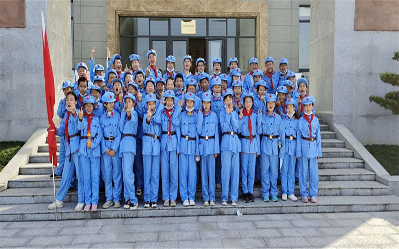 9、学生合影留念